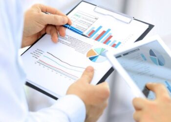 Business Analyst vs Data Analyst: Which Career Path is Right for You?